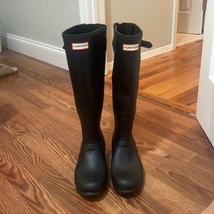Hunter Tall Women’s Rainboots in Black
